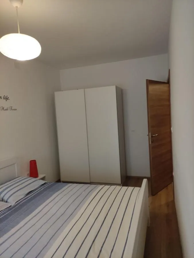 Apartment Dana Near Center With Free Parking Pula 0*,