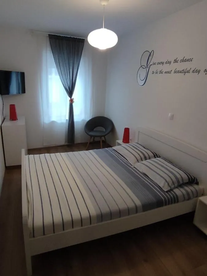 Apartment Dana Near Center With Free Parking Pula Hırvatistan